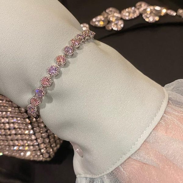 Elegantna narukvica s kamenčićima