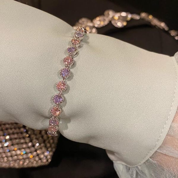 Elegantna narukvica s kamenčićima