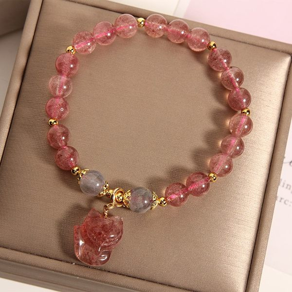 Ženska narukvica s perlama u boji i privjeskom