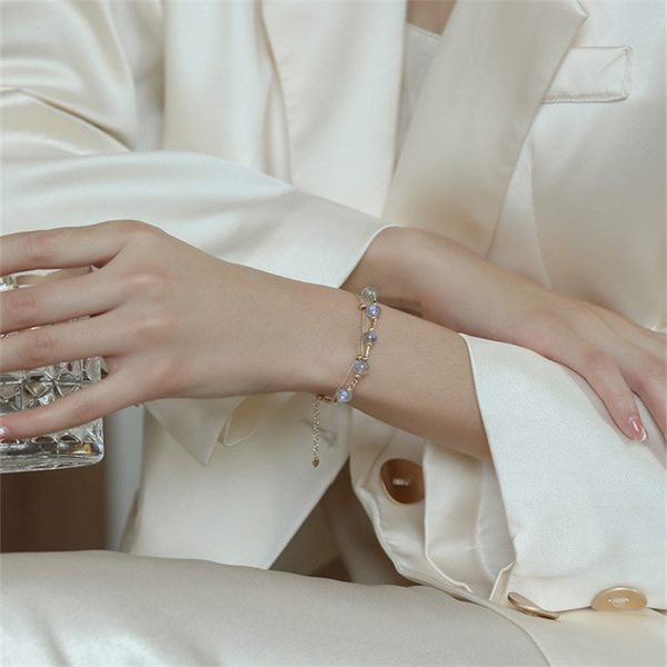 Moodne naiste kuukivi ja ripatsiga käevõru