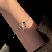 Μοντέρνο γυναικείο λεπτό βραχιόλι σε ασημί χρώμα