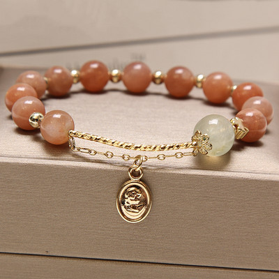 Naiste käevõru värviliste helmestega ja erinevate mudelitega ripats