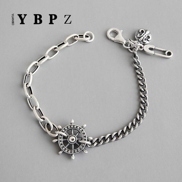 Μοντέρνο γυναικείο βραχιόλι σε ασημί χρώμα