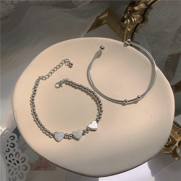 Ženska retro narukvica sa privjeskom srcima