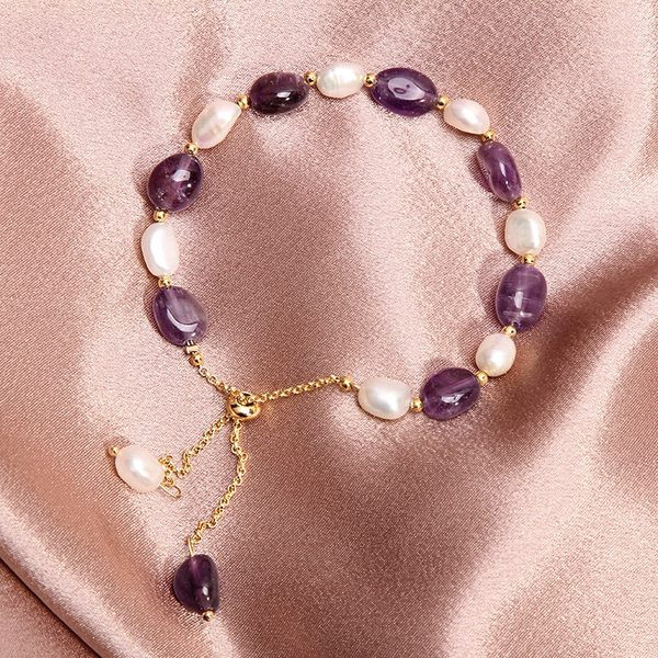 Nježna ženska narukvica u boji perli