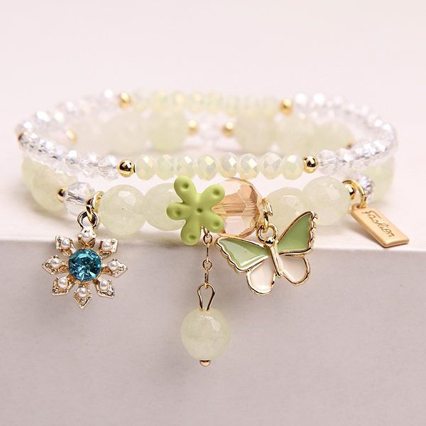 Naiste ripatsite ja helmestega käevõru