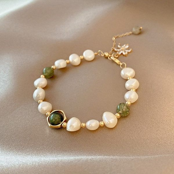 Μοντέρνο γυναικείο βραχιόλι με πέτρες