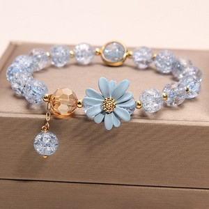 Καθημερινό βραχιόλι με χάντρες και μενταγιόν