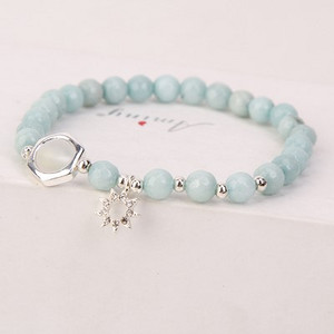 Καθημερινό βραχιόλι με χάντρες και μενταγιόν