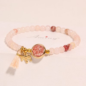 Καθημερινό βραχιόλι με χάντρες και μενταγιόν