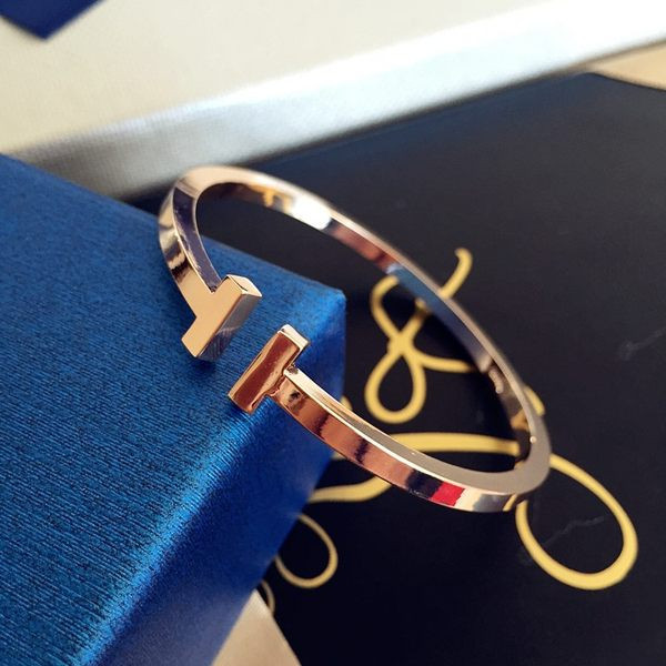 Απλό μοντέλο γυναικείο βραχιόλι πολλών χρωμάτων