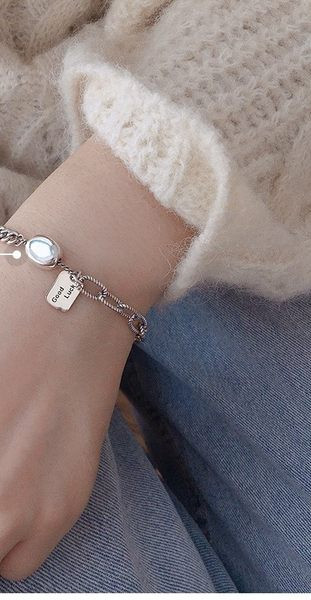 Γυναικείο βραχιόλι με μενταγιόν και επιγραφή