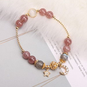 Γυναικείο βραχιόλι με χρωματιστές χάντρες και μενταγιόν με πέτρες