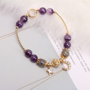 Γυναικείο βραχιόλι με χρωματιστές χάντρες και μενταγιόν με πέτρες