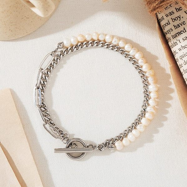 Hõbedase värvi ja pärlitega kaherealine käevõru