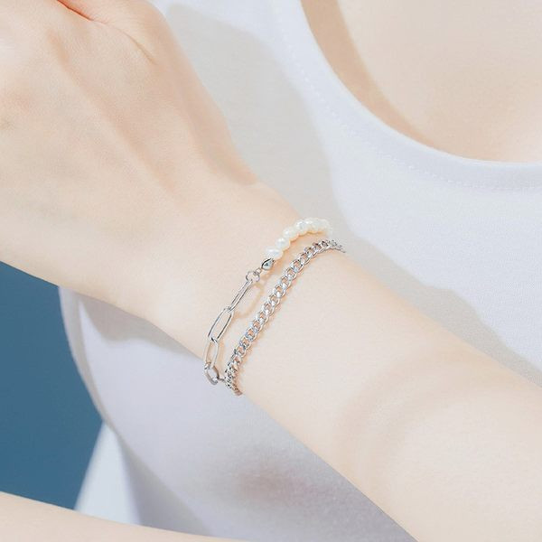 Hõbedase värvi ja pärlitega kaherealine käevõru