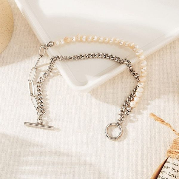 Hõbedase värvi ja pärlitega kaherealine käevõru