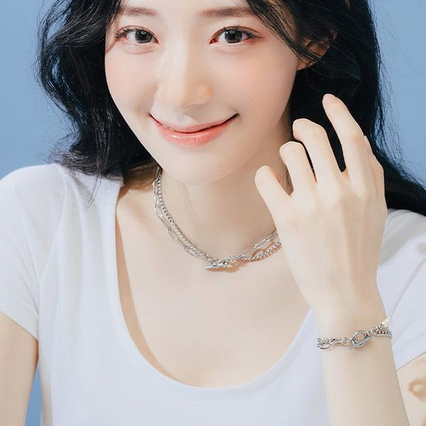 Hõbedase värvi ja pärlitega kaherealine käevõru