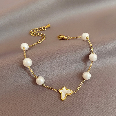 Μοντέρνο γυναικείο βραχιόλι διακοσμημένο με πέρλες και πεταλούδες