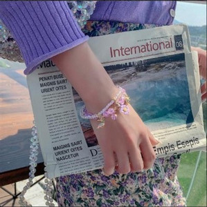 Naiste igapäevane käevõru helmeste ja ripatsidega