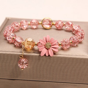 Naiste igapäevane käevõru helmeste ja ripatsidega