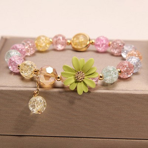 Naiste igapäevane käevõru helmeste ja ripatsidega