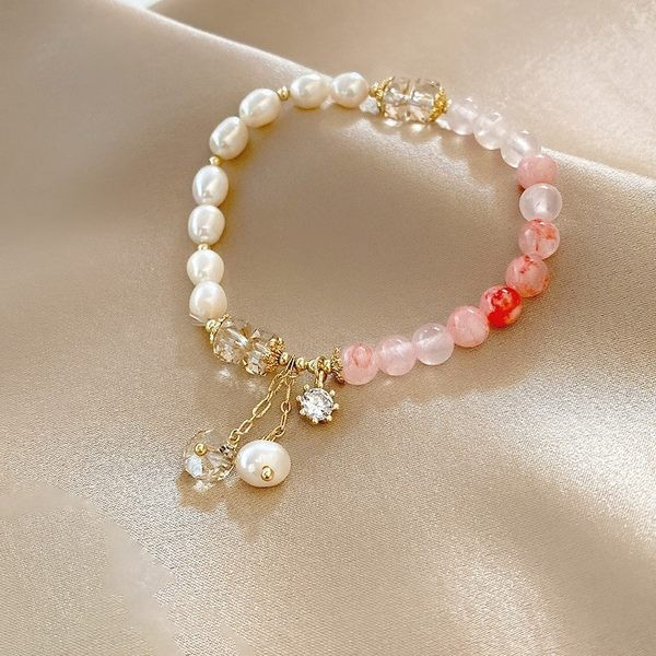 Ženska narukvica sa bisernim privjeskom