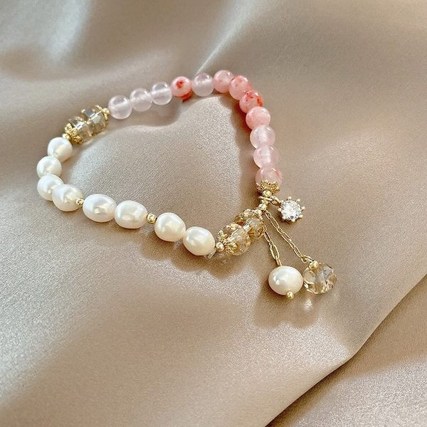 Ženska narukvica sa bisernim privjeskom