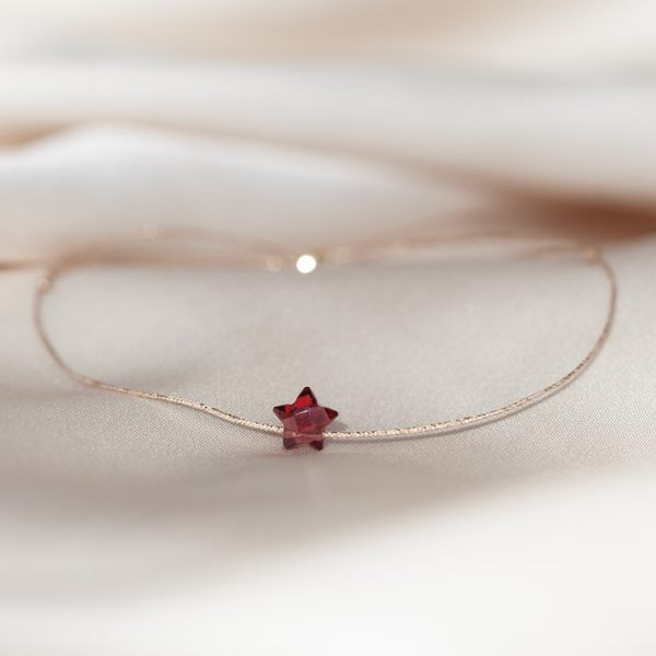 Λεπτό γυναικείο βραχιόλι με διακόσμηση σε σχήμα αστεριού