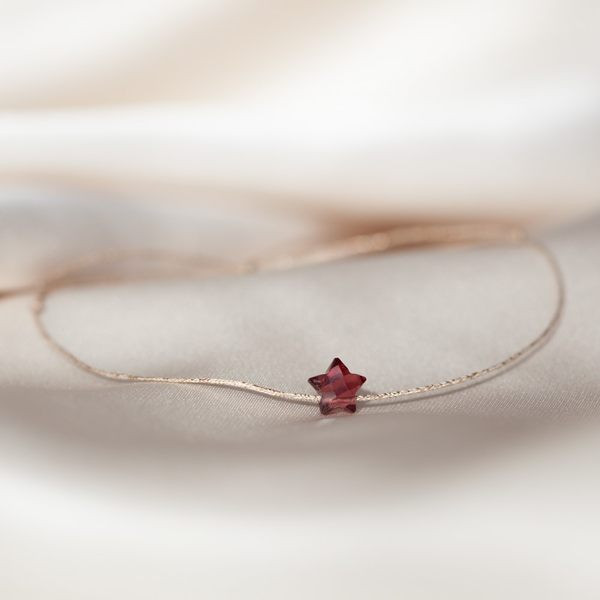 Λεπτό γυναικείο βραχιόλι με διακόσμηση σε σχήμα αστεριού