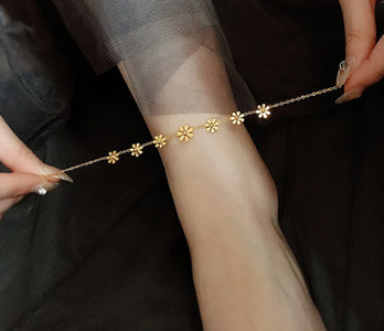 Γυναικείο βραχιόλι στον αστράγαλο σε χρυσό χρώμα - διαφορετικά μοντέλα