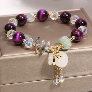 Μοντέρνο γυναικείο βραχιόλι με πέτρες και μενταγιόν