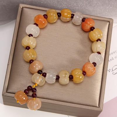 Μοντέρνο γυναικείο βραχιόλι με πέτρες και μενταγιόν