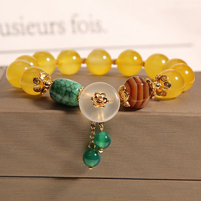 Μοντέρνο γυναικείο βραχιόλι με πέτρες και μενταγιόν