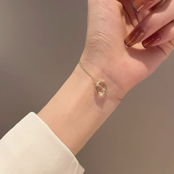 Γυναικείο βραχιόλι με λευκή διακοσμητική πέτρα και μενταγιόν