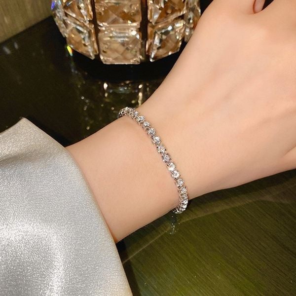 Γυναικείο βραχιόλι με διακοσμητικές πέτρες