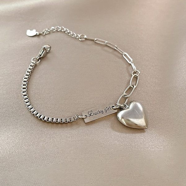 Uue mudeli naiste käevõru ripatsiga südames