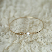 Λεπτό γυναικείο μπρασελέ  με διακοσμητική πέτρα