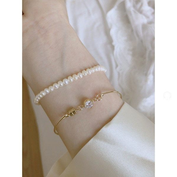 Λεπτό γυναικείο μπρασελέ  με διακοσμητική πέτρα