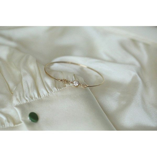 Λεπτό γυναικείο μπρασελέ  με διακοσμητική πέτρα