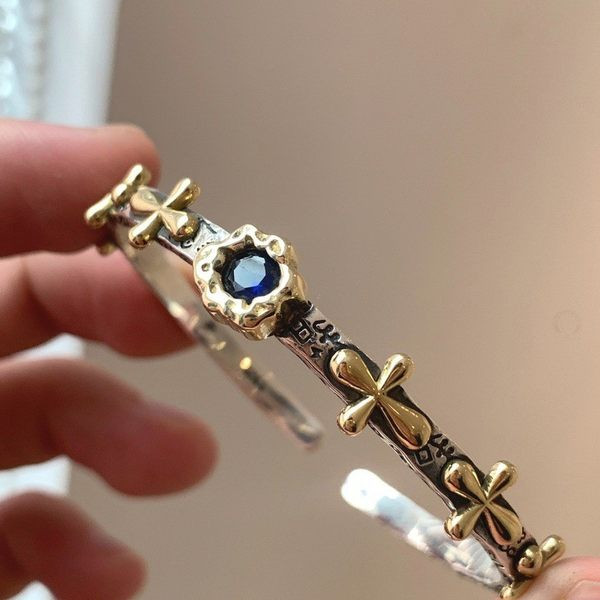 Moodne naiste pudeli käevõru