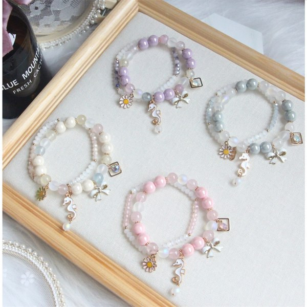 Модерна гривна с висулки и мъниста 