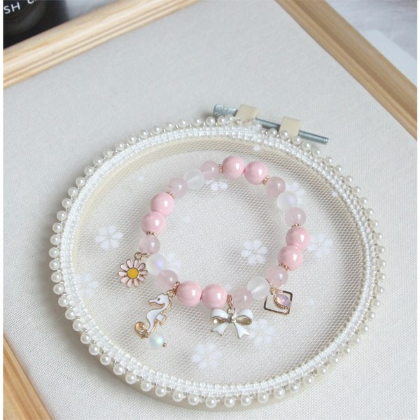 Модерна гривна с висулки и мъниста 