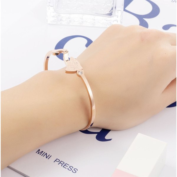 Γυναικείο μοντέρνο βραχιόλι με διακόσμηση