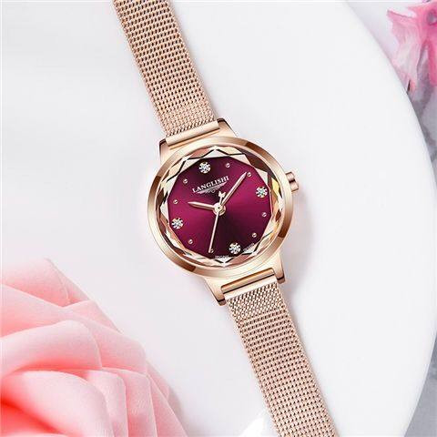 Aktualan vodootporan sat za žene