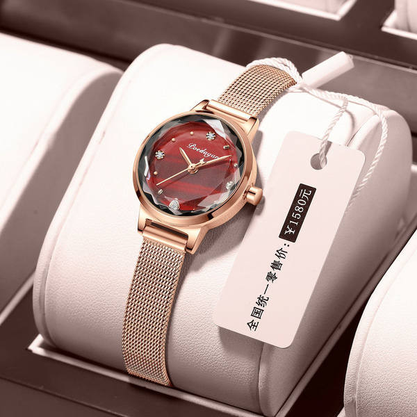 Aktualan vodootporan sat za žene