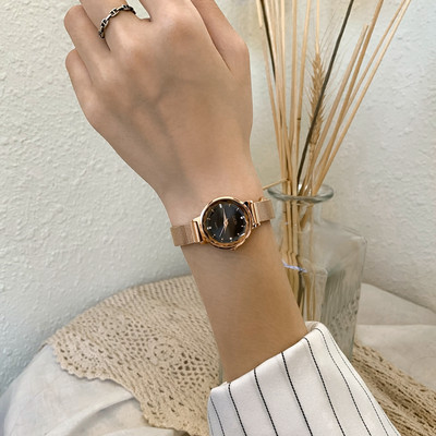 Uus mudel metallist ketiga naiste käekell