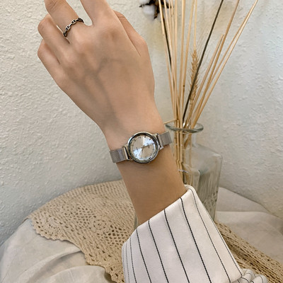 Uus mudel metallist ketiga naiste käekell