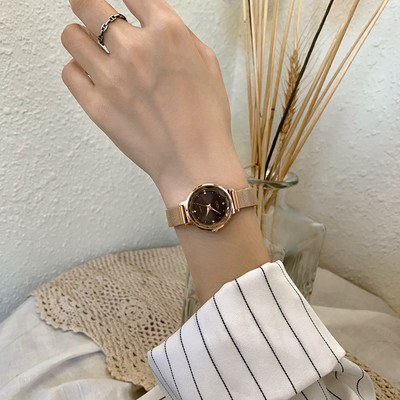 Uus mudel metallist ketiga naiste käekell