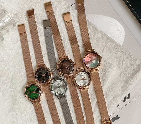 Uus mudel metallist ketiga naiste käekell